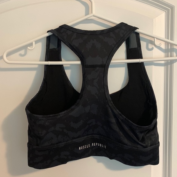 NWOT. Women’s camo sports bra size Small. - Picture 5 of 6